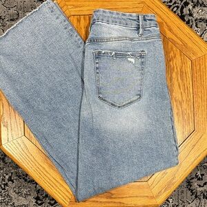 *MICA* Plus Light Wash High Rise Distressed Wide Leg Frayed Hem Jeans Size 32